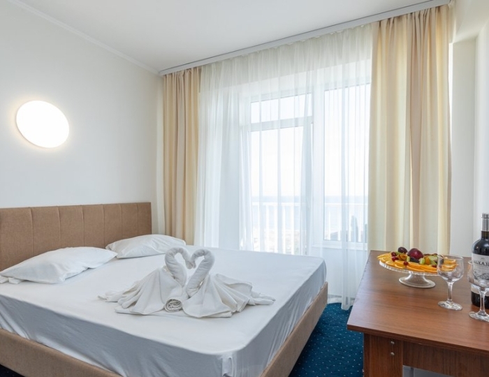 Семейный 4-местный 2-комнатный - Гранд отель «Россия» Гудаута