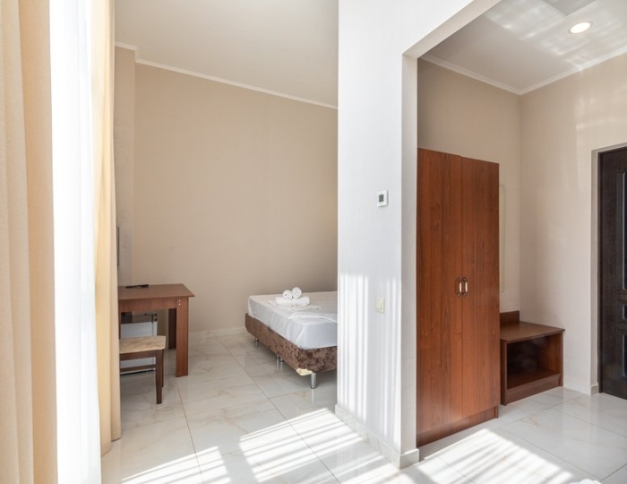 Стандарт 2-местный 1-комнатный, без балкона, вид на горы/двор - Гранд отель «Россия» Гудаута